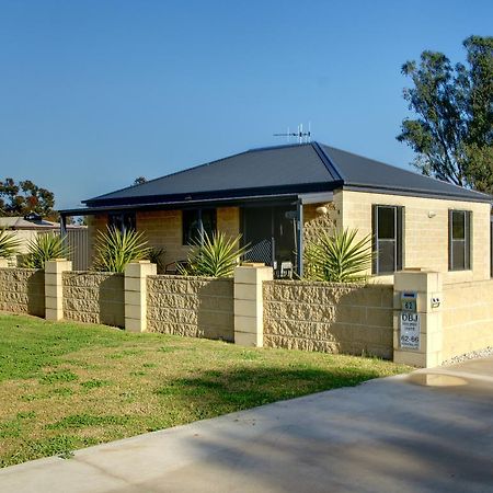 Dbj Holiday Units Mulwala Extérieur photo