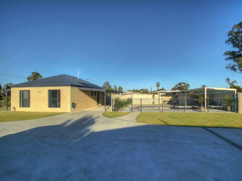 Dbj Holiday Units Mulwala Extérieur photo